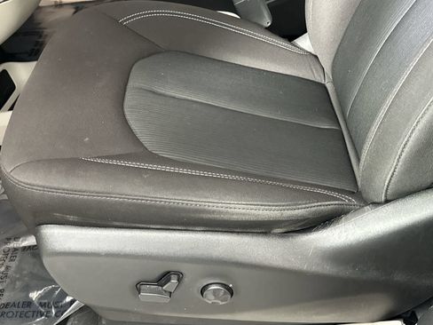 Used 2023 Chrysler Voyager LX FWD image 12
