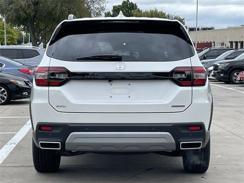 New 2025 Honda Pilot Touring image 5