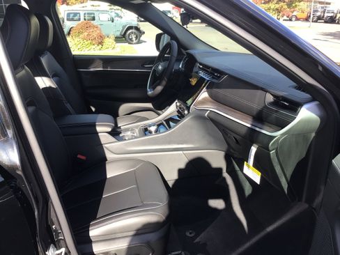 New 2025 Jeep Grand Cherokee L Limited image 10