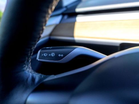 Used 2022 Tesla Model Y Long Range AWD/4WD image 13