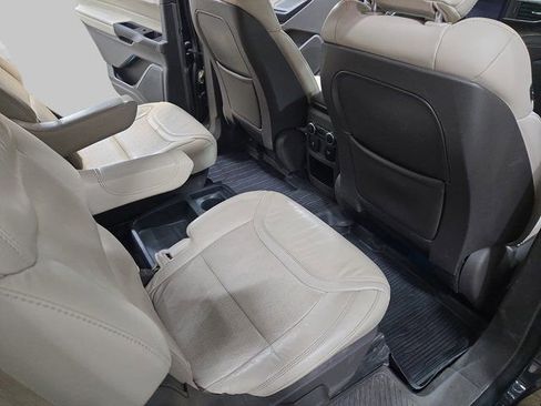 Used 2020 Ford Explorer Platinum w/ Premium Technology Package image 12