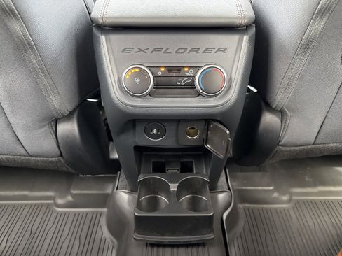Used 2025 Ford Explorer Active RWD image 24