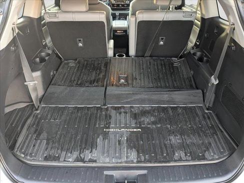 Used 2020 Toyota Highlander XLE image 6