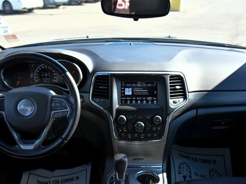 Used 2021 Jeep Grand Cherokee Laredo image 35