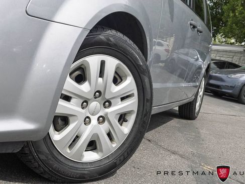 Used 2019 Dodge Grand Caravan SE FWD image 8