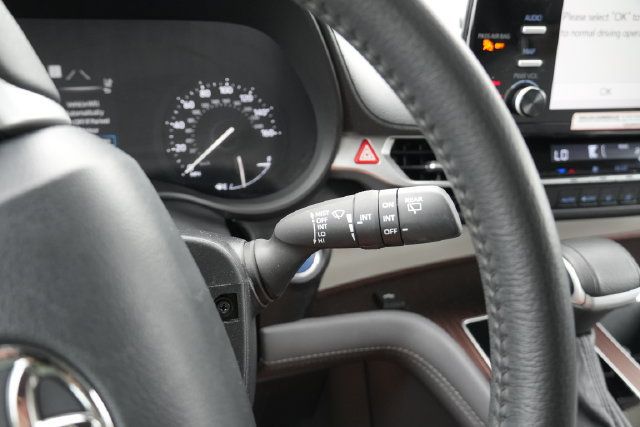 Used 2024 Toyota Sienna XLE FWD image 32