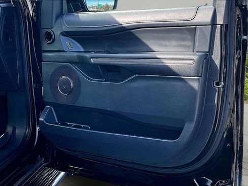 Used 2022 Ford Expedition Max XLT image 24