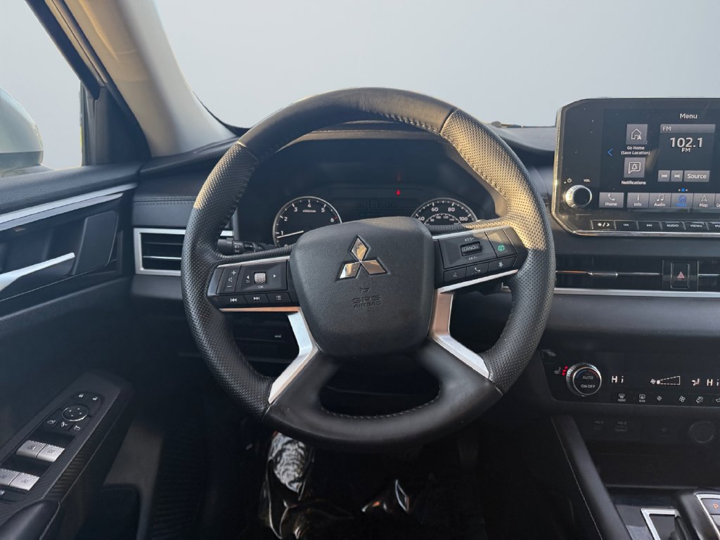 Used 2024 Mitsubishi Outlander AWD image 12