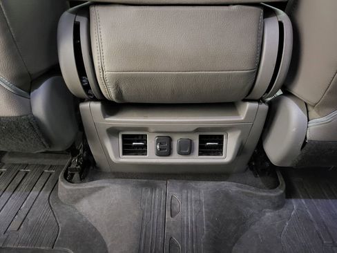 Used 2019 GMC Sierra 1500 SLE w/ SLE Value Package image 41