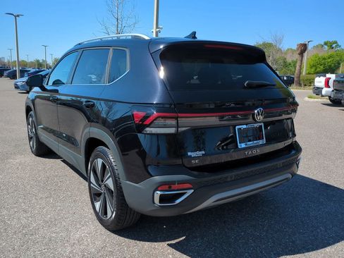 Used 2025 Volkswagen Taos SE AWD/4WD image 4