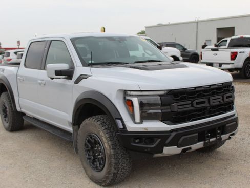 Used 2025 Ford F150 Raptor AWD/4WD image 8