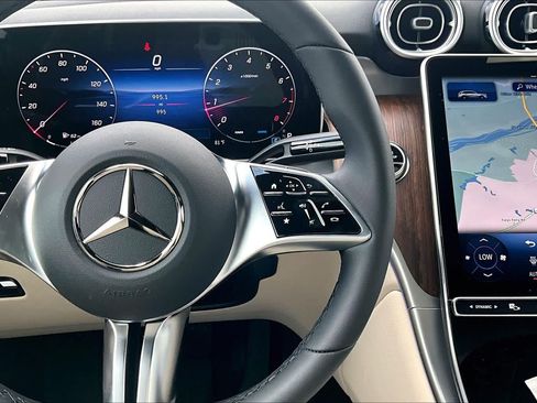 Used 2026 Mercedes-Benz GLC 300 4MATIC image 25