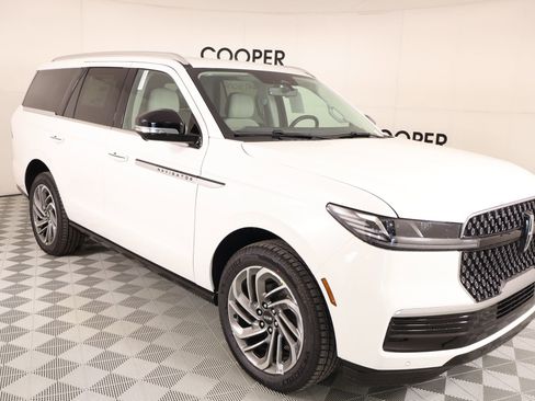 New 2026 Lincoln Navigator Reserve AWD/4WD image 1