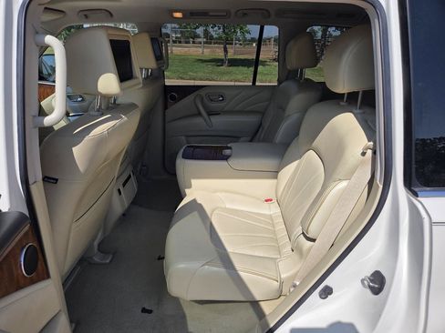 Used 2015 INFINITI QX80 4WD w/ Deluxe Technology Package image 10