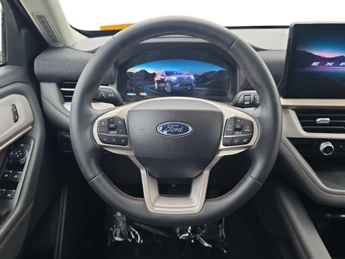Used 2025 Ford Explorer Active RWD image 15