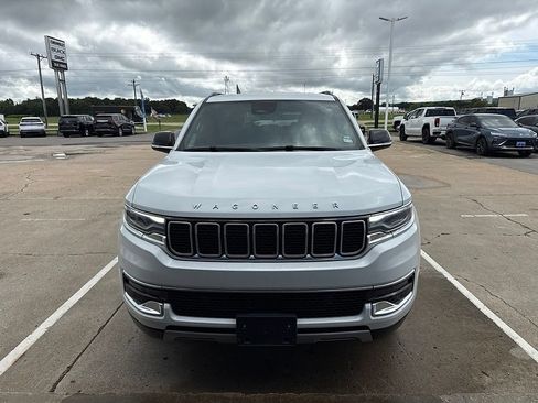 Used 2024 Jeep Wagoneer Series II w/ Flexible Seating Group RWD image 8