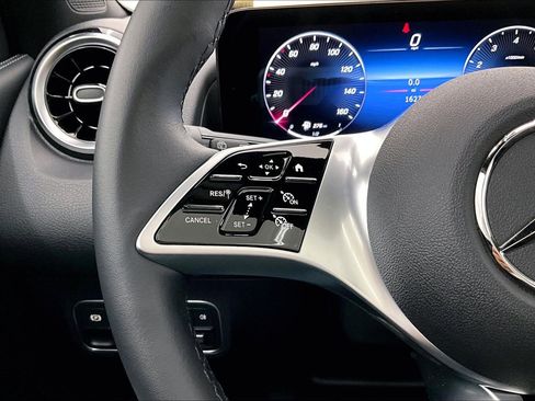 Used 2026 Mercedes-Benz GLB 250 image 20