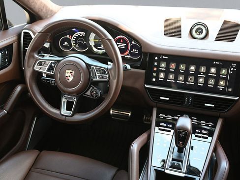 Used 2023 Porsche Cayenne Turbo S image 34