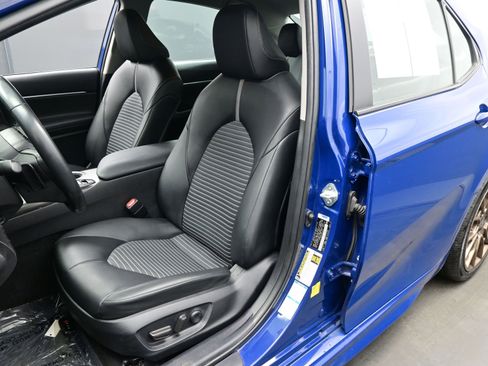 Used 2023 Toyota Camry SE w/ Convenience Package image 11