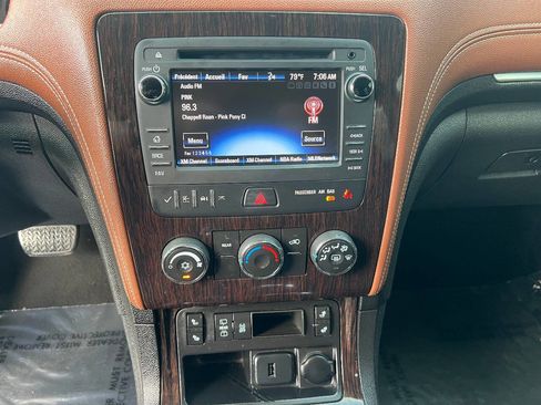 Used 2015 Chevrolet Traverse LT w/ Style and Technology Package image 34