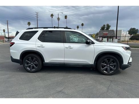 Used 2024 Honda Pilot Sport image 7