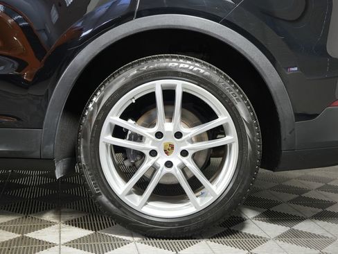Used 2020 Porsche Cayenne AWD/4WD image 14