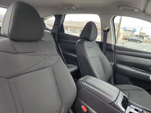 Certified 2025 Hyundai Tucson SE image 32