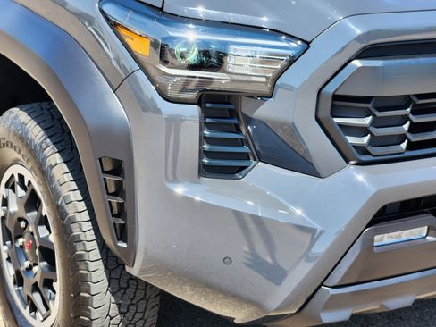 Used 2025 Toyota Tacoma TRD Off-Road w/ TRD Off Road Premium Package AWD/4WD image 6