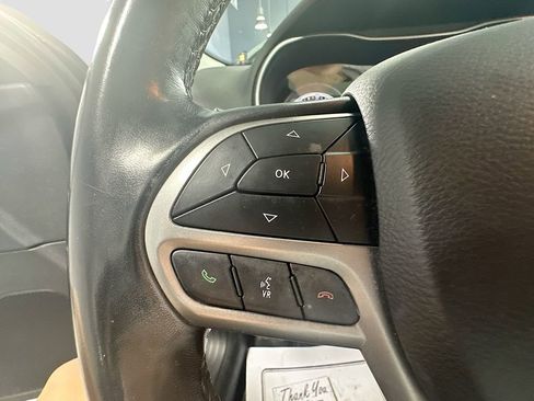 Used 2020 Jeep Cherokee Latitude w/ Cold Weather Group AWD/4WD image 34