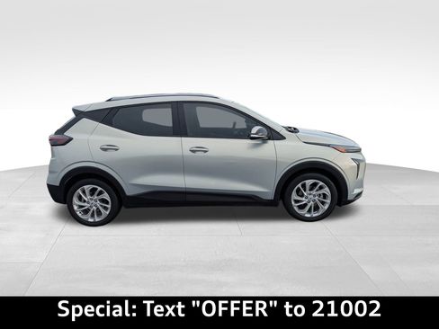 Used 2023 Chevrolet Bolt EUV LT image 2