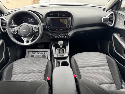Used 2022 Kia Soul LX w/ Technology Package image 8