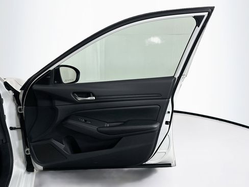 Used 2024 Nissan Altima 2.5 SV image 30