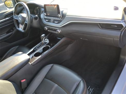 Used 2024 Nissan Altima 2.5 SR image 14