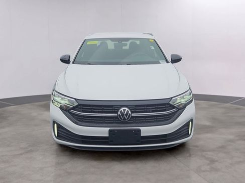 Used 2023 Volkswagen Jetta Sport image 2