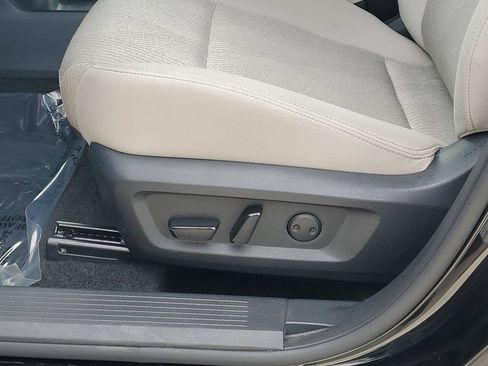 Certified 2025 Nissan Rogue SV FWD image 24