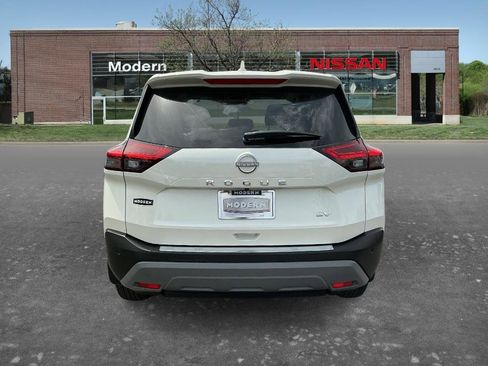 Certified 2023 Nissan Rogue SV image 3