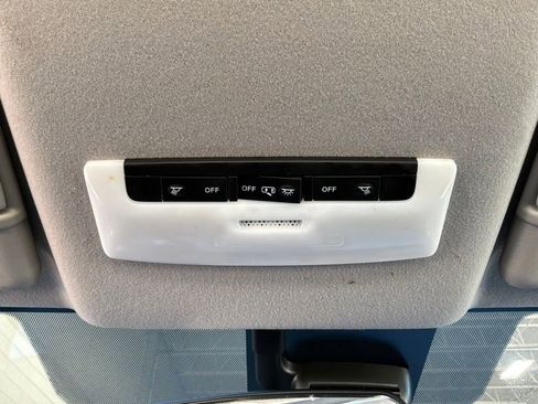 Used 2025 Nissan Versa SV FWD image 16
