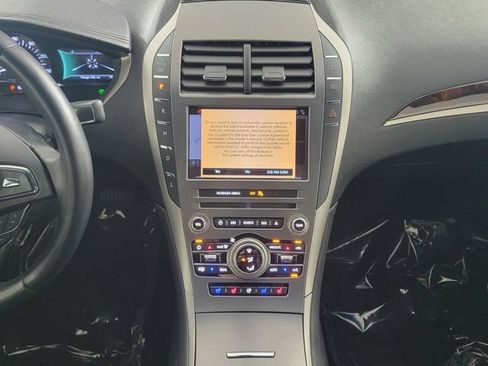 Used 2017 Lincoln MKZ Reserve w/ Climate Package FWD image 21