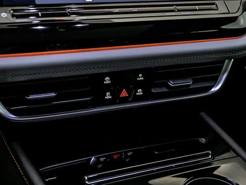 Used 2025 Volkswagen Atlas Peak Edition SE image 22