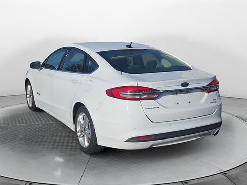 Used 2018 Ford Fusion SE FWD image 3
