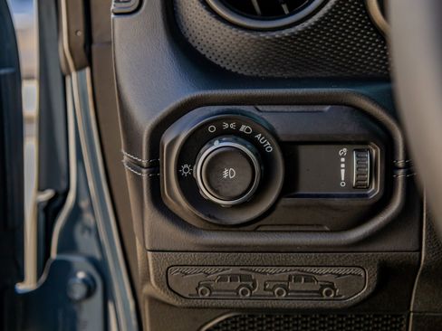 Used 2025 Jeep Wrangler Unlimited Rubicon image 21