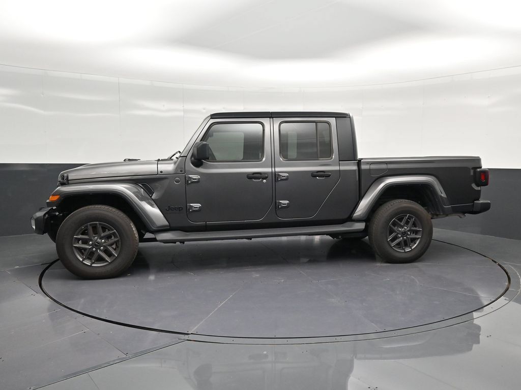 Used 2025 Jeep Gladiator Sport AWD/4WD image 8