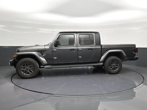 Used 2025 Jeep Gladiator Sport AWD/4WD image 8