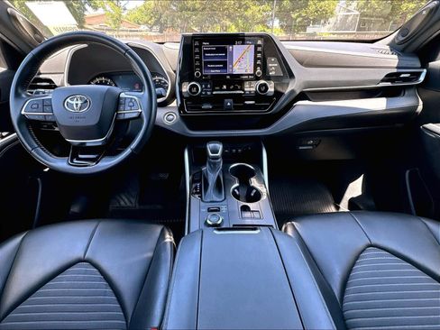 Used 2021 Toyota Highlander XSE AWD/4WD image 18