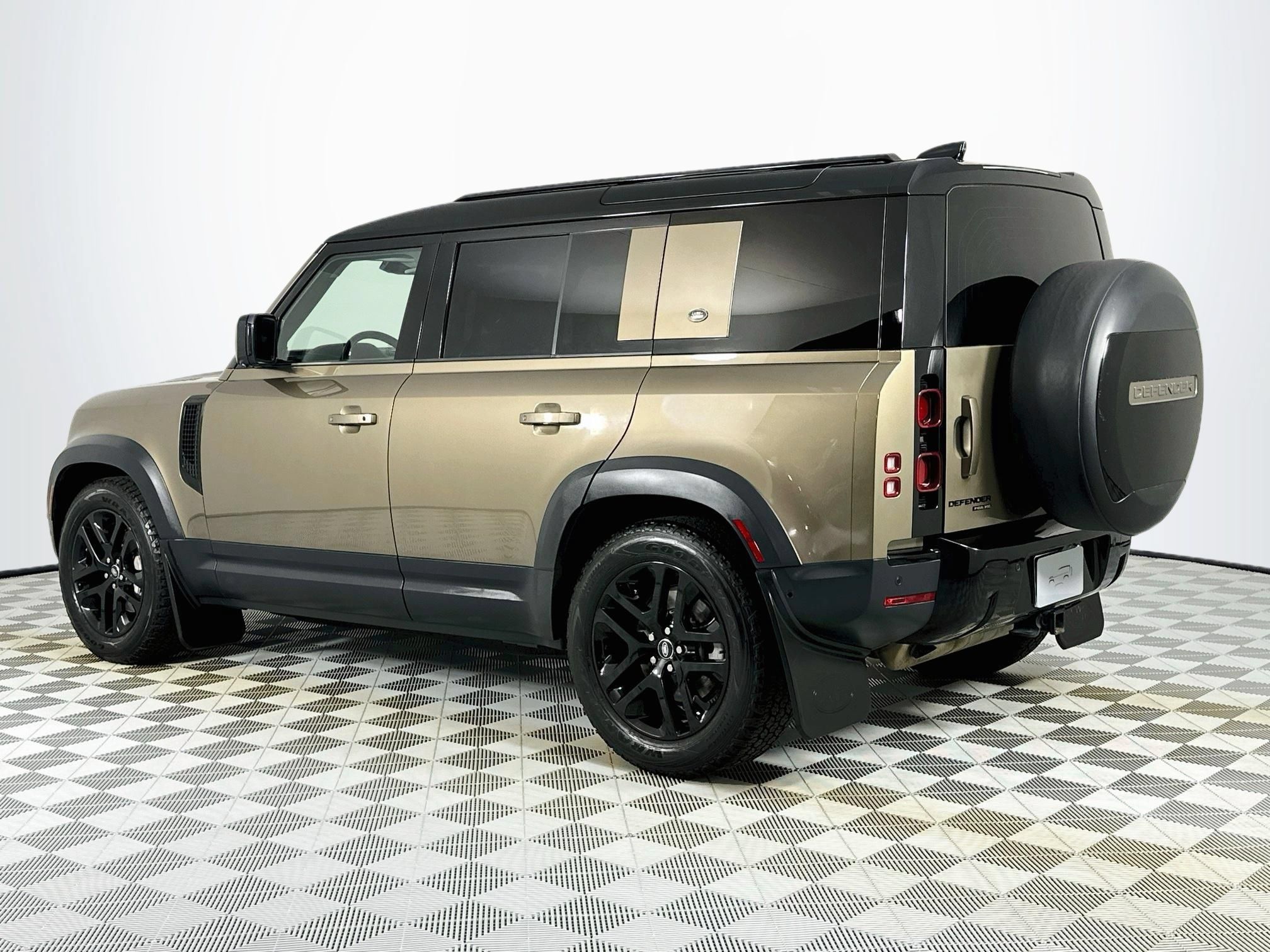 Used 2020 Land Rover Defender 110 HSE AWD/4WD image 7