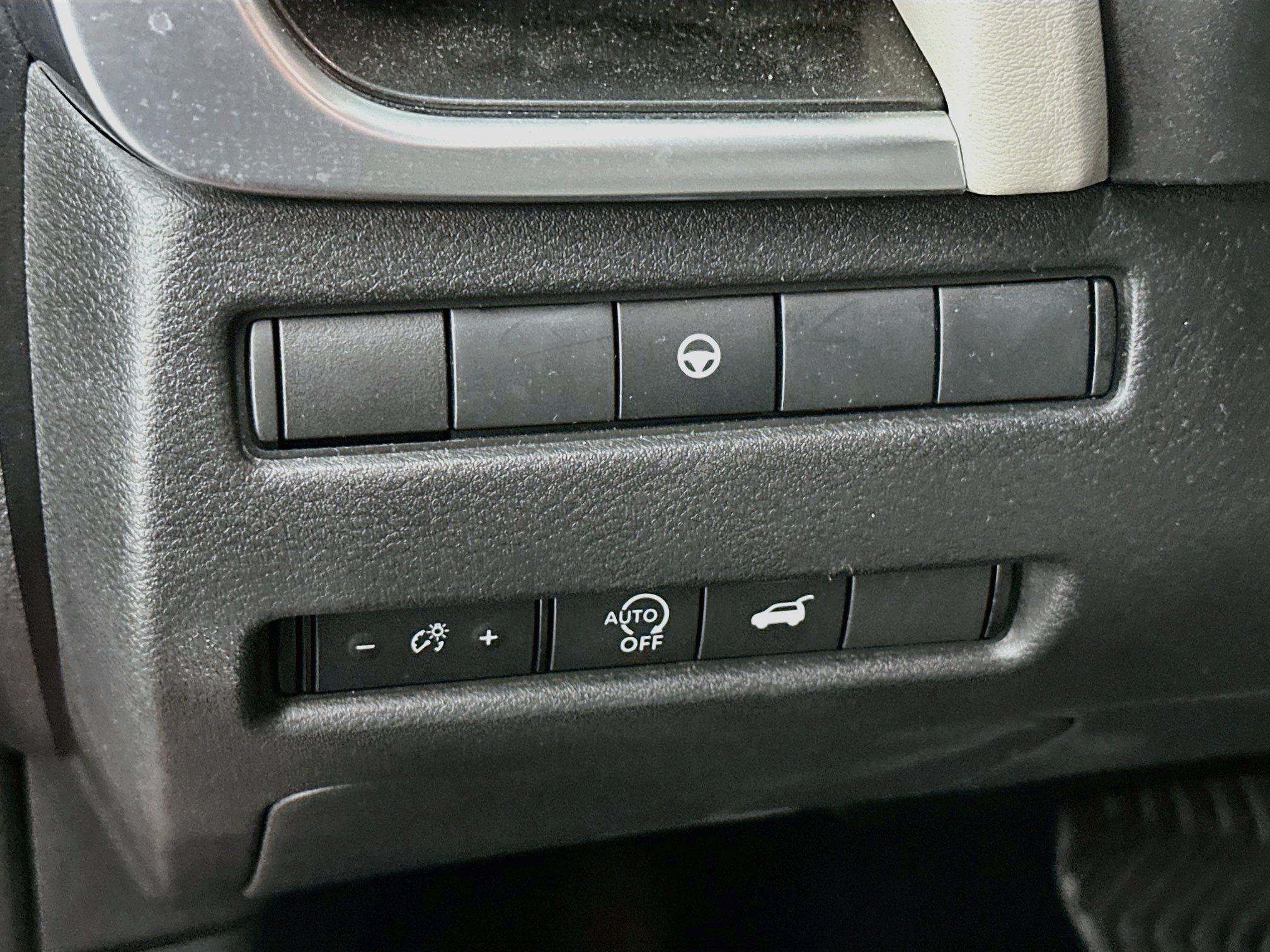 Used 2025 Nissan Rogue SV AWD/4WD image 17