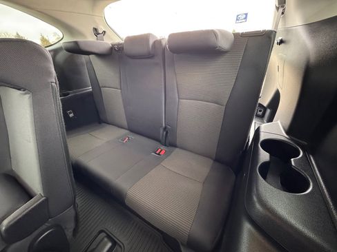 Used 2023 Toyota Highlander LE image 38