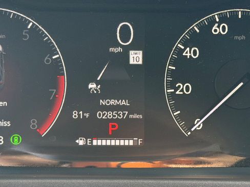 Used 2025 Honda Pilot Touring image 23