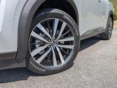 Used 2025 Nissan Pathfinder Platinum image 37