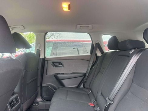 Used 2023 Nissan Rogue S AWD/4WD image 10